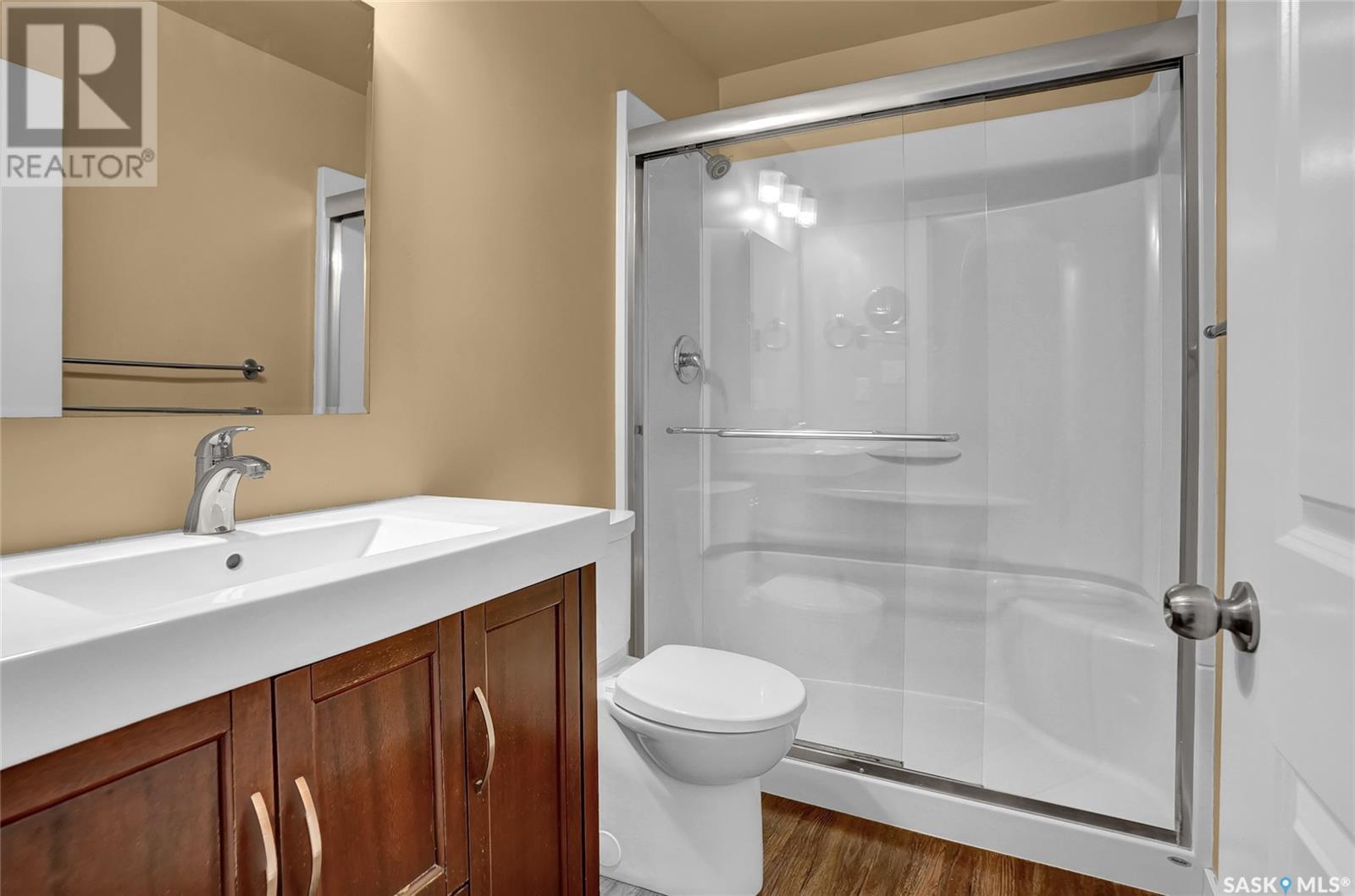 Photo 3 of 1107 Montgomery Street, Moose Jaw SK