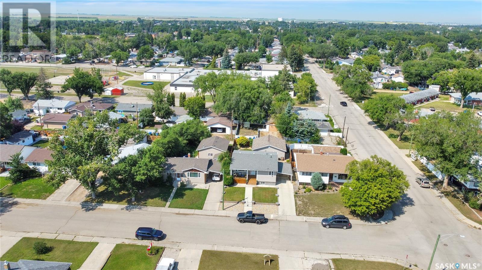 Photo 15 of 1107 Montgomery Street, Moose Jaw SK
