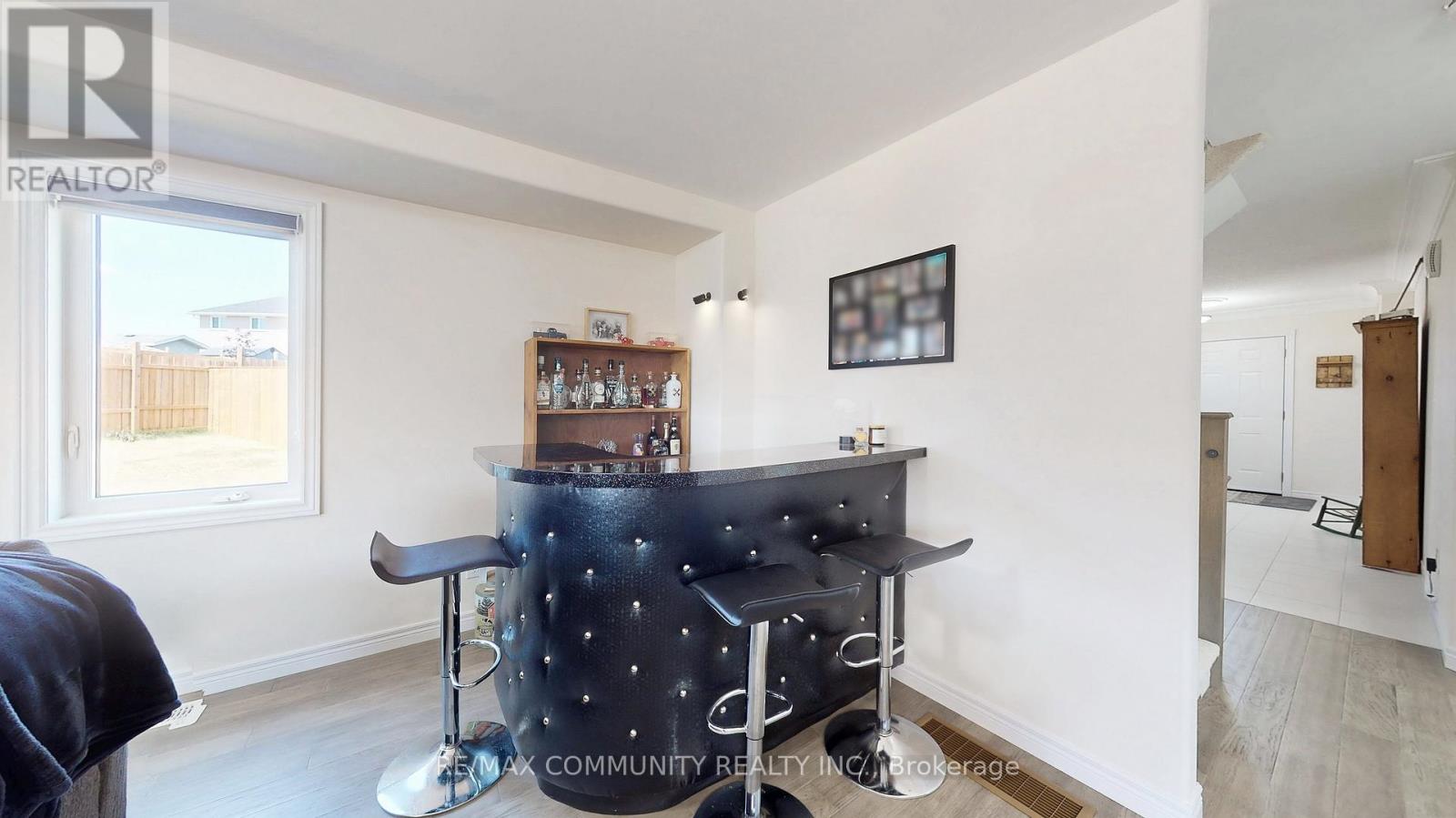 Photo 21 of 86 Keeler Court, Asphodelnorwood ON