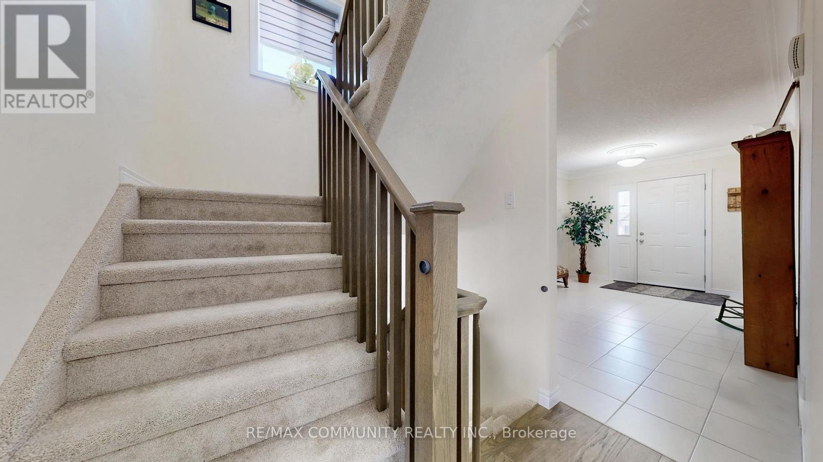 Photo 10 of 86 Keeler Court, Asphodelnorwood ON