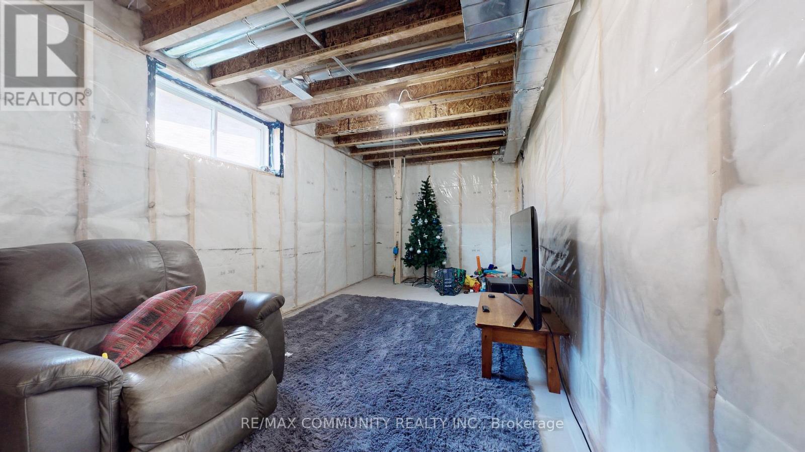 Photo 5 of 86 Keeler Court, Asphodelnorwood ON