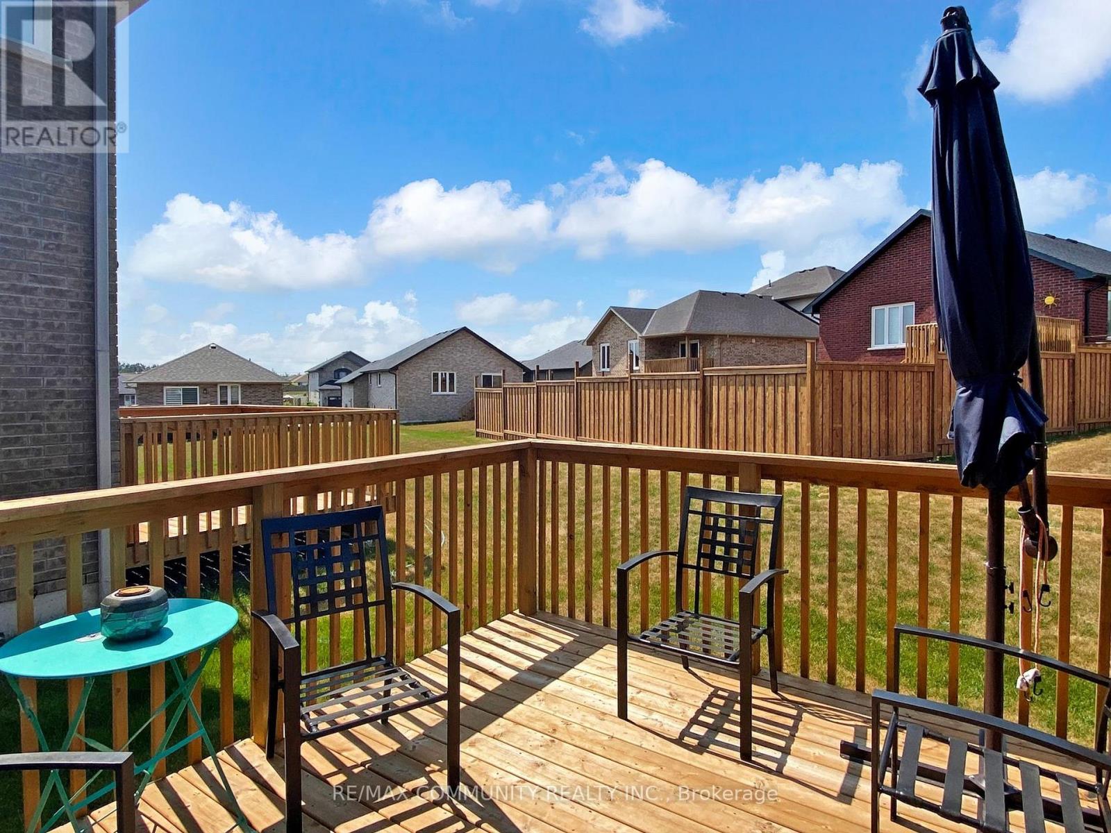 Photo 2 of 86 Keeler Court, Asphodelnorwood ON