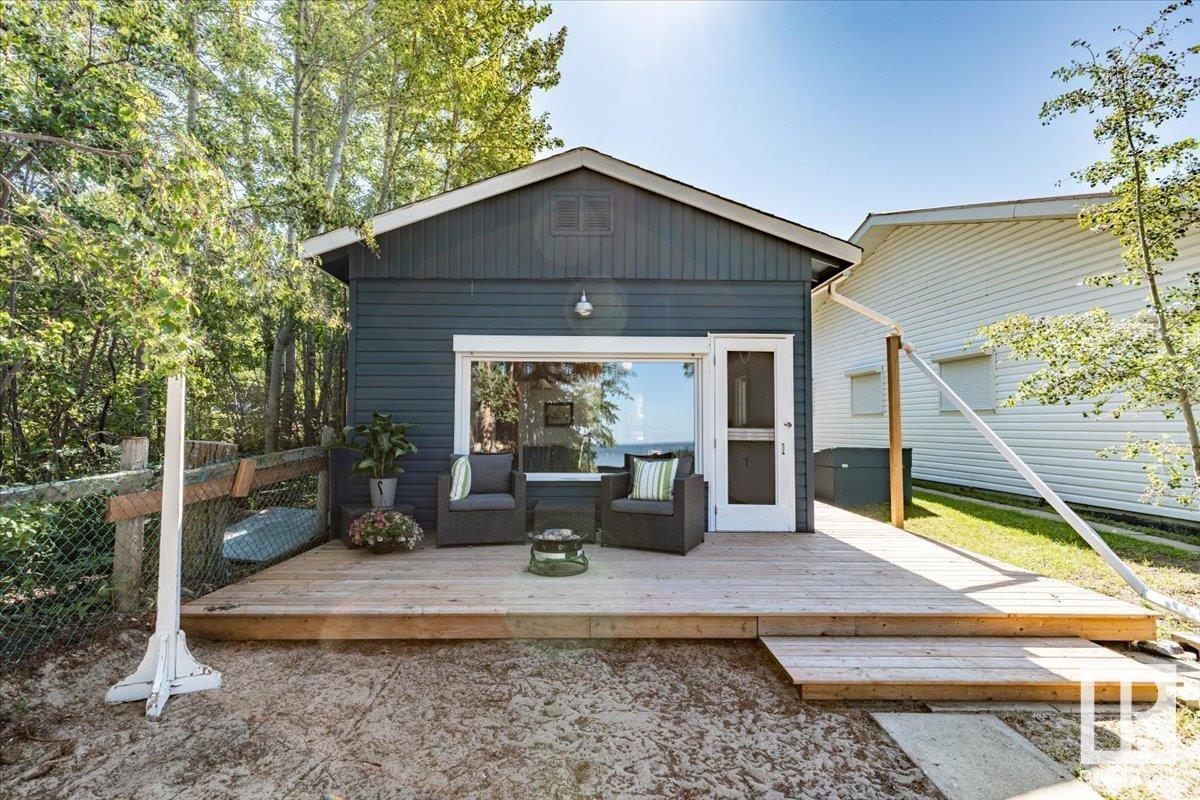 Photo 1 of 101 1st Ave Mameo Beach, Rural Wetaskiwin County AB