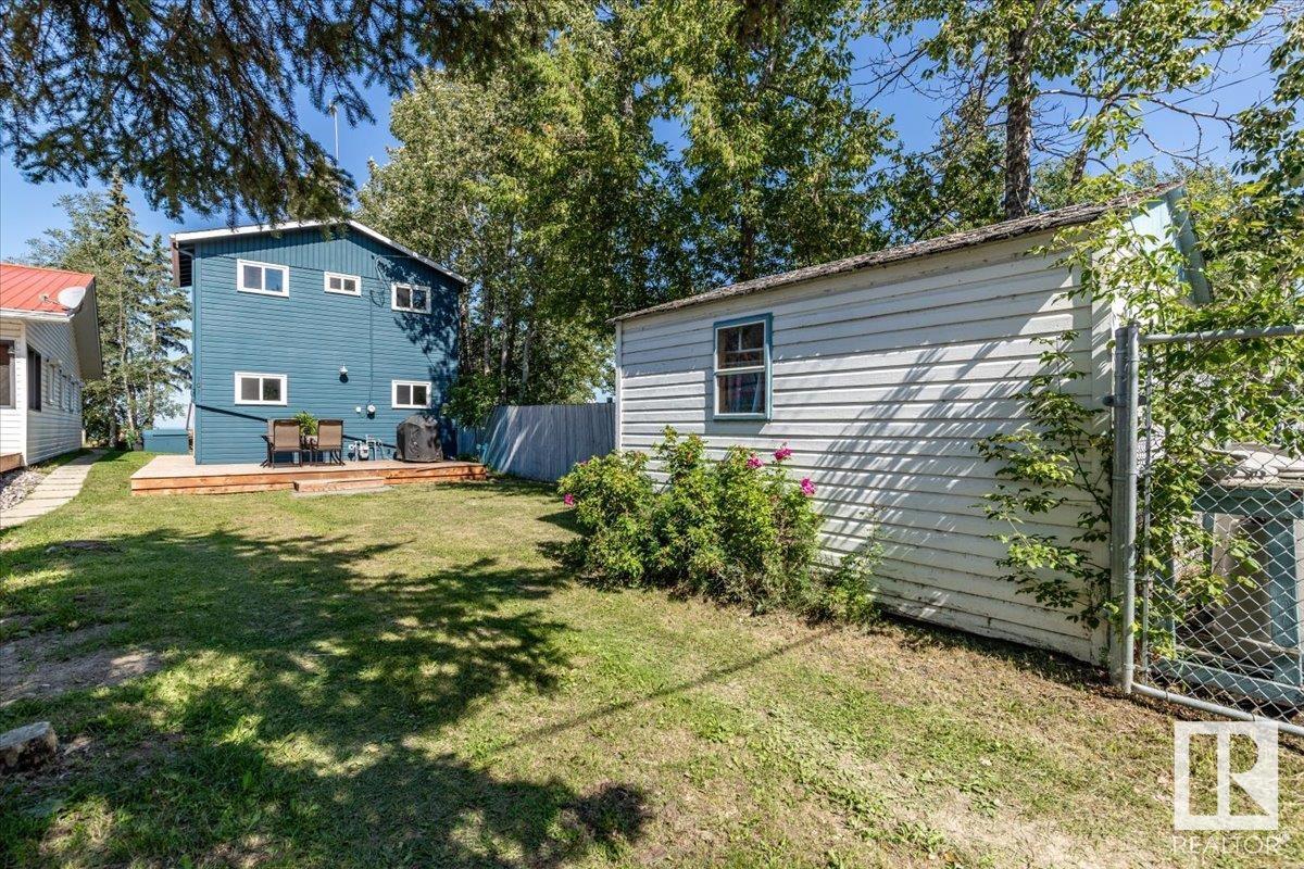 Photo 2 of 101 1st Ave Mameo Beach, Rural Wetaskiwin County AB