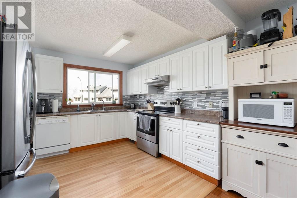 Photo 5 of 124 Wallace Place, Fort Mcmurray AB