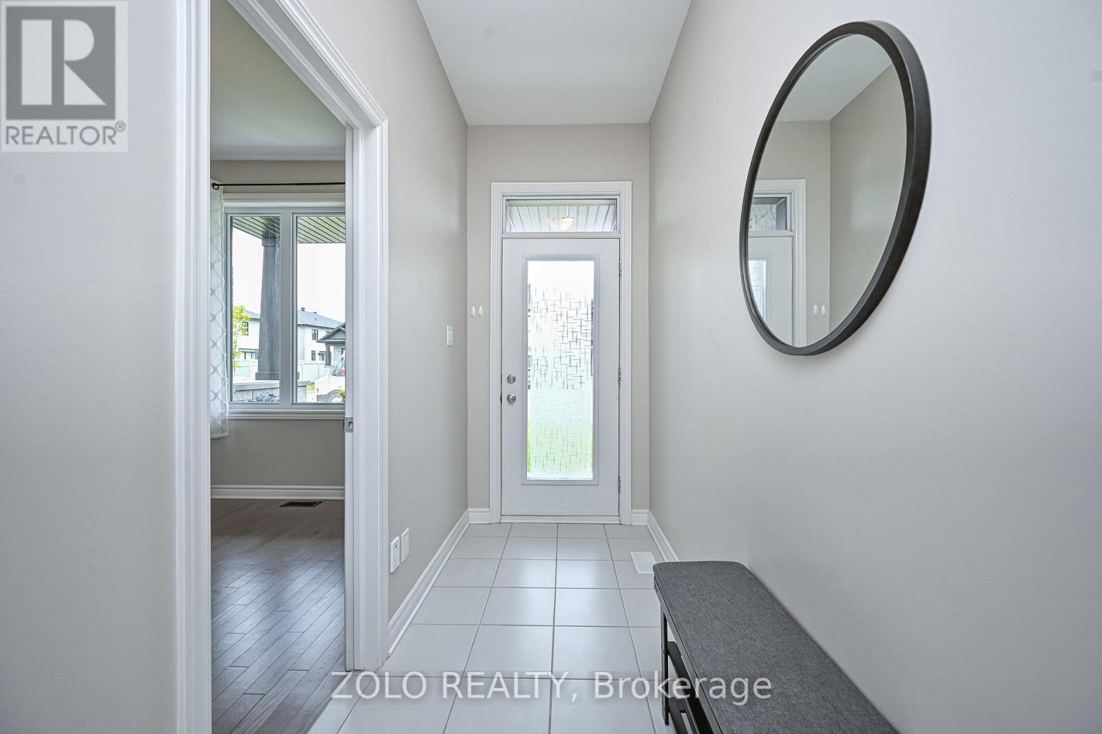 Sunken tiled foyer.  Welcoming and bright!