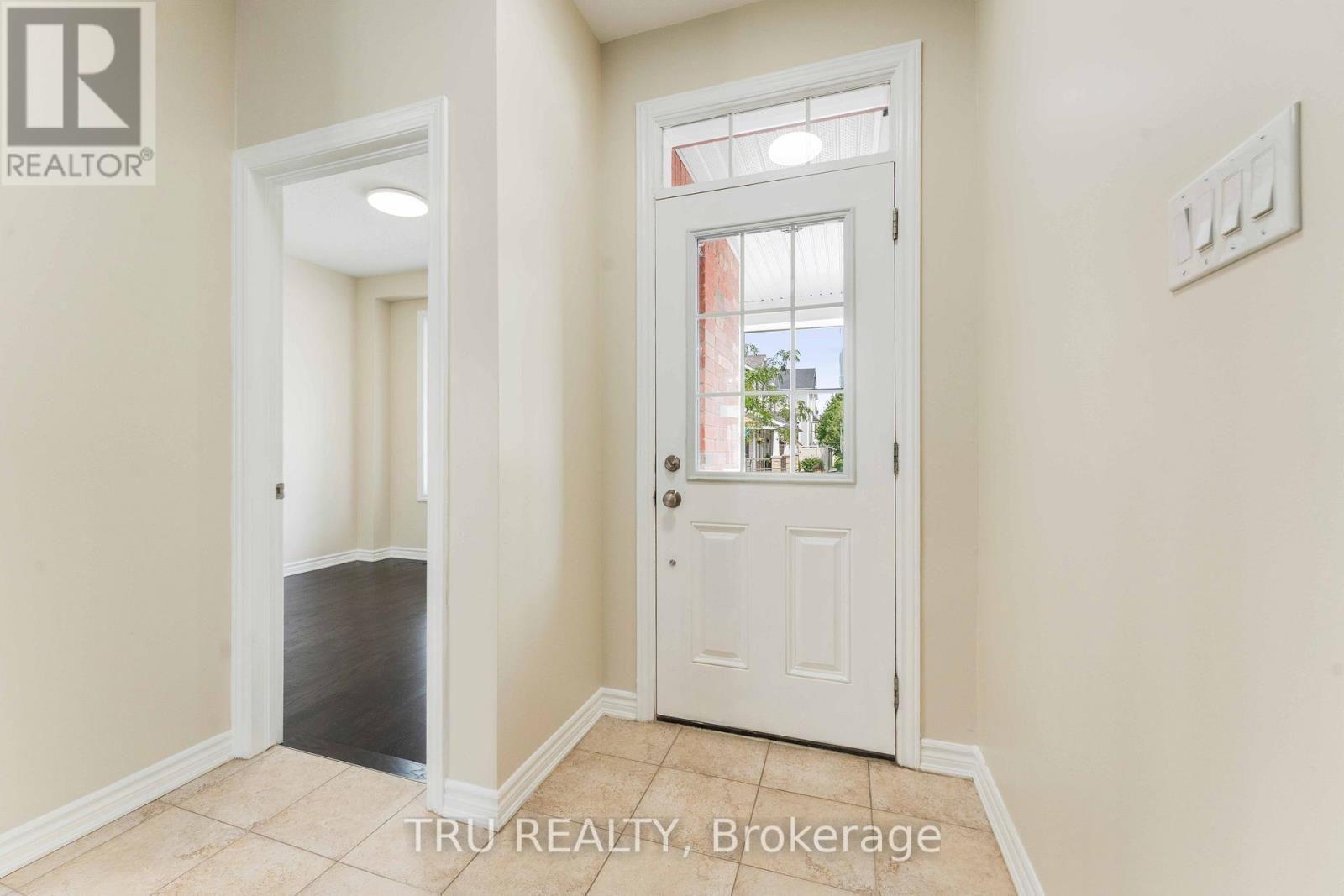 Photo 12 of 352 Meadowbreeze Drive, Ottawa ON