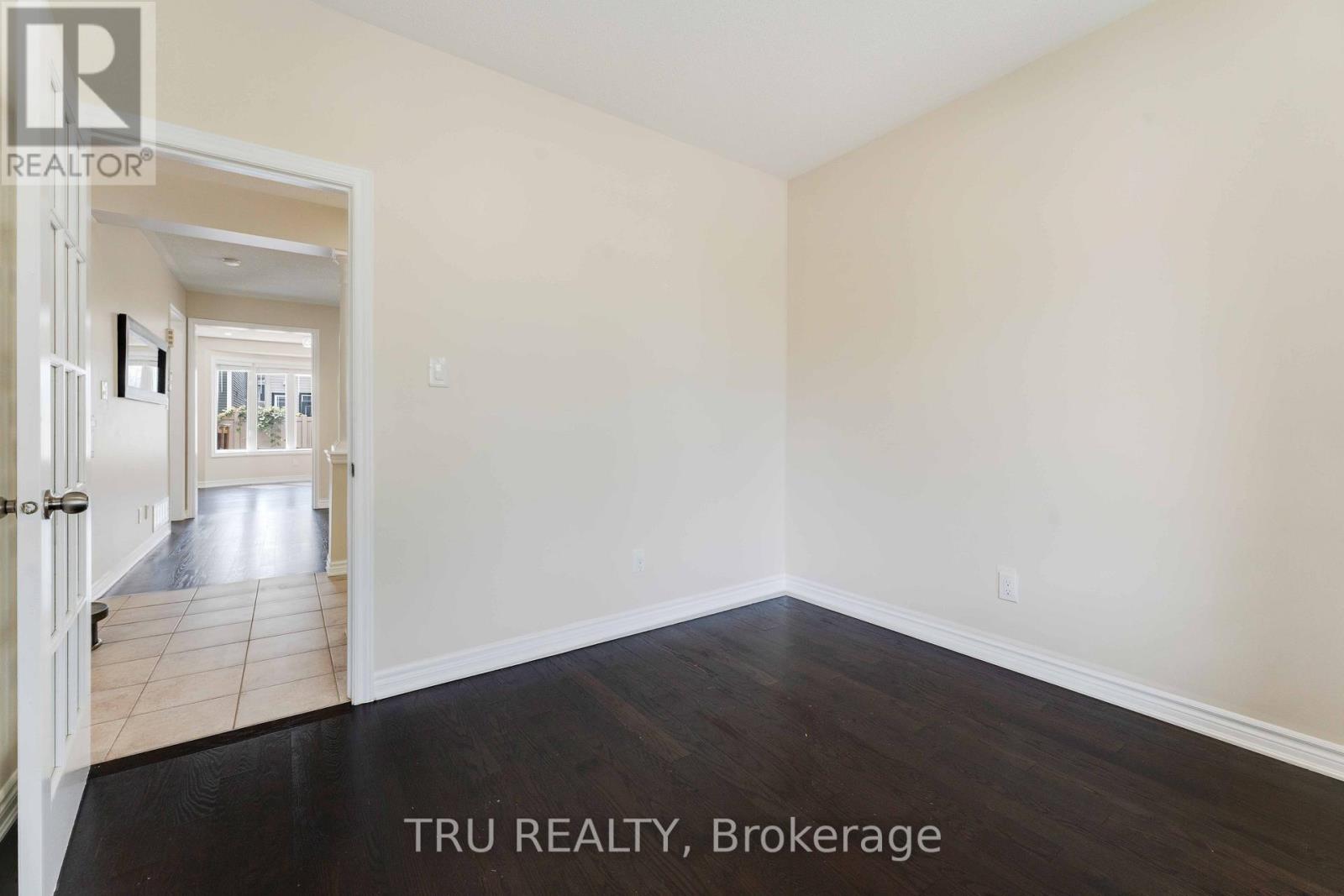 Photo 14 of 352 Meadowbreeze Drive, Ottawa ON