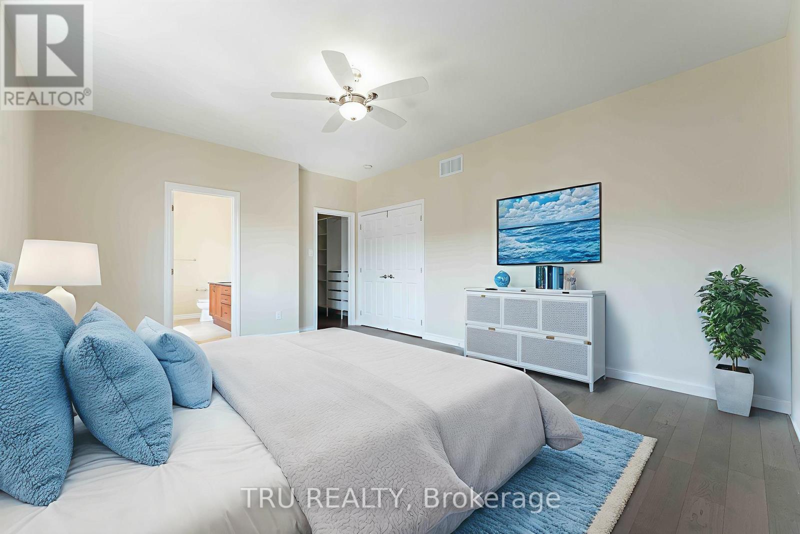 Photo 16 of 352 Meadowbreeze Drive, Ottawa ON