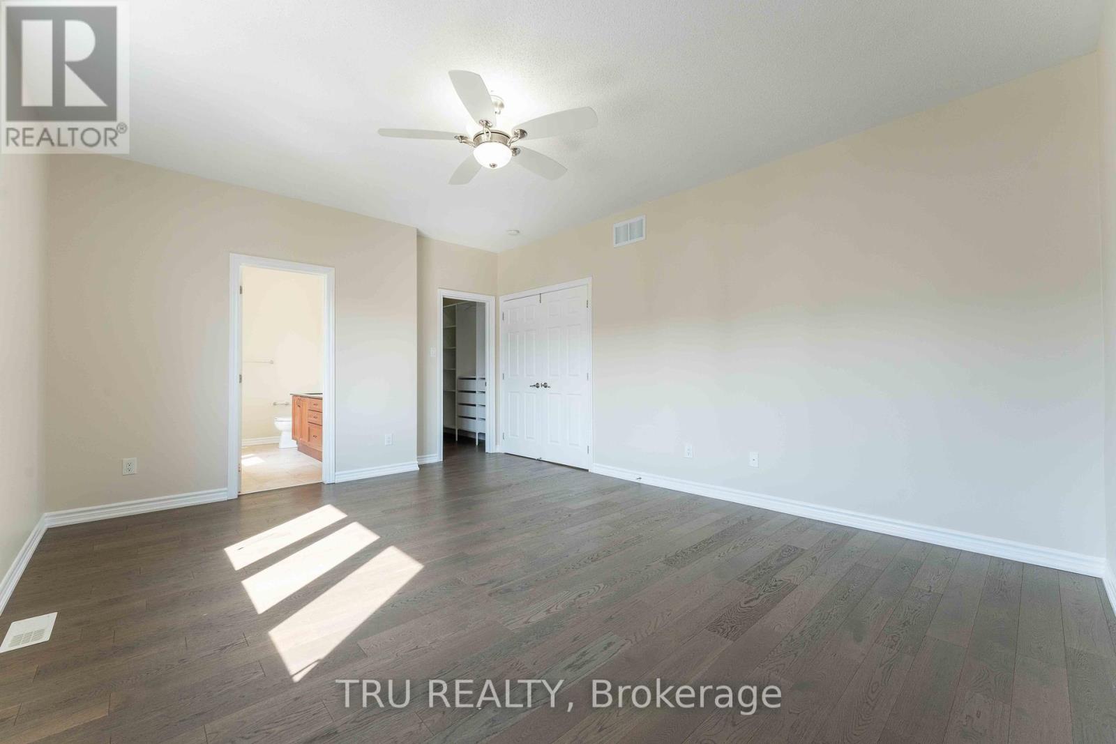 Photo 17 of 352 Meadowbreeze Drive, Ottawa ON