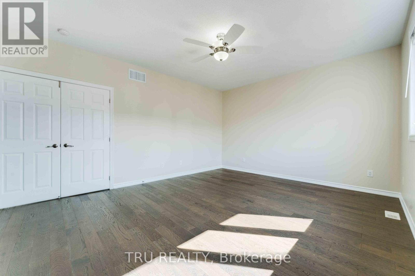 Photo 18 of 352 Meadowbreeze Drive, Ottawa ON