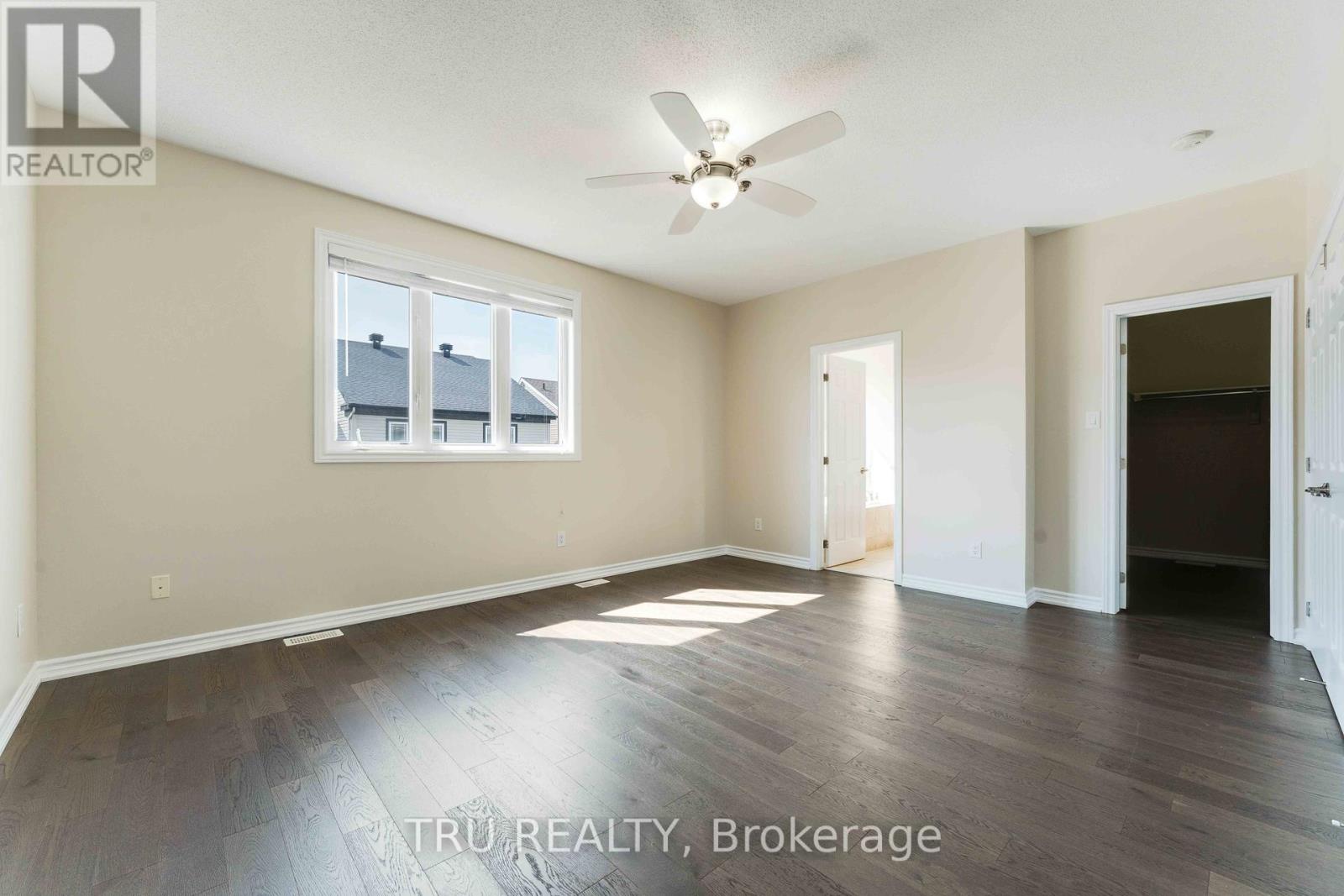 Photo 19 of 352 Meadowbreeze Drive, Ottawa ON