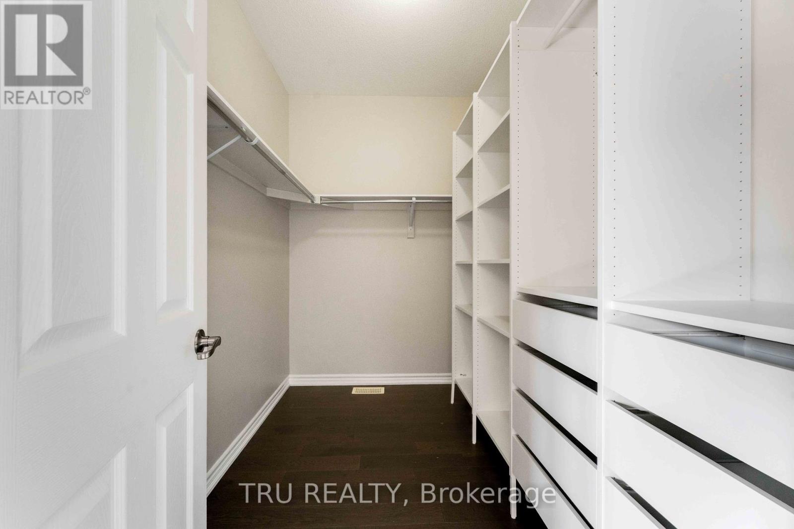 Photo 20 of 352 Meadowbreeze Drive, Ottawa ON