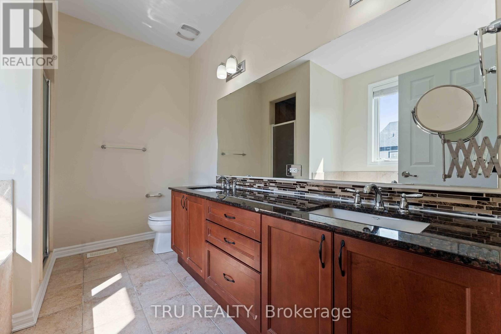 Photo 22 of 352 Meadowbreeze Drive, Ottawa ON