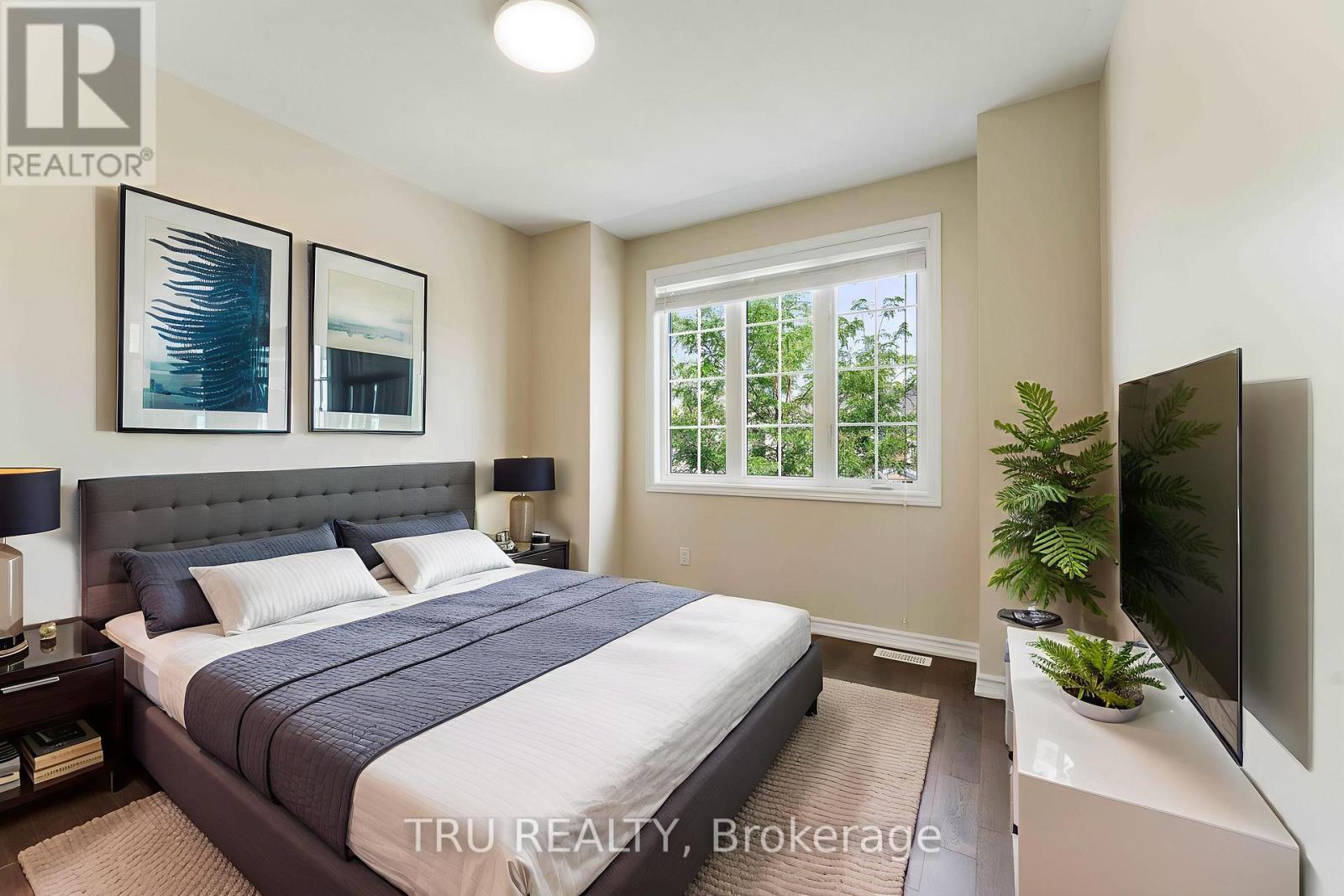 Photo 26 of 352 Meadowbreeze Drive, Ottawa ON