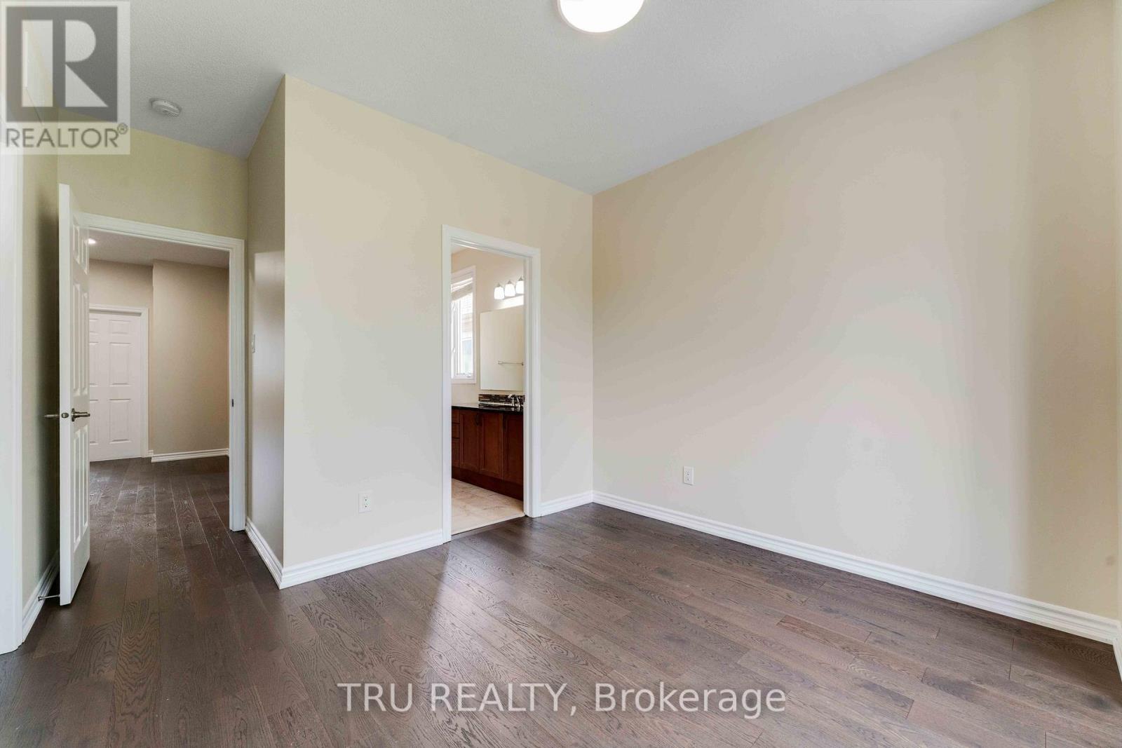 Photo 28 of 352 Meadowbreeze Drive, Ottawa ON