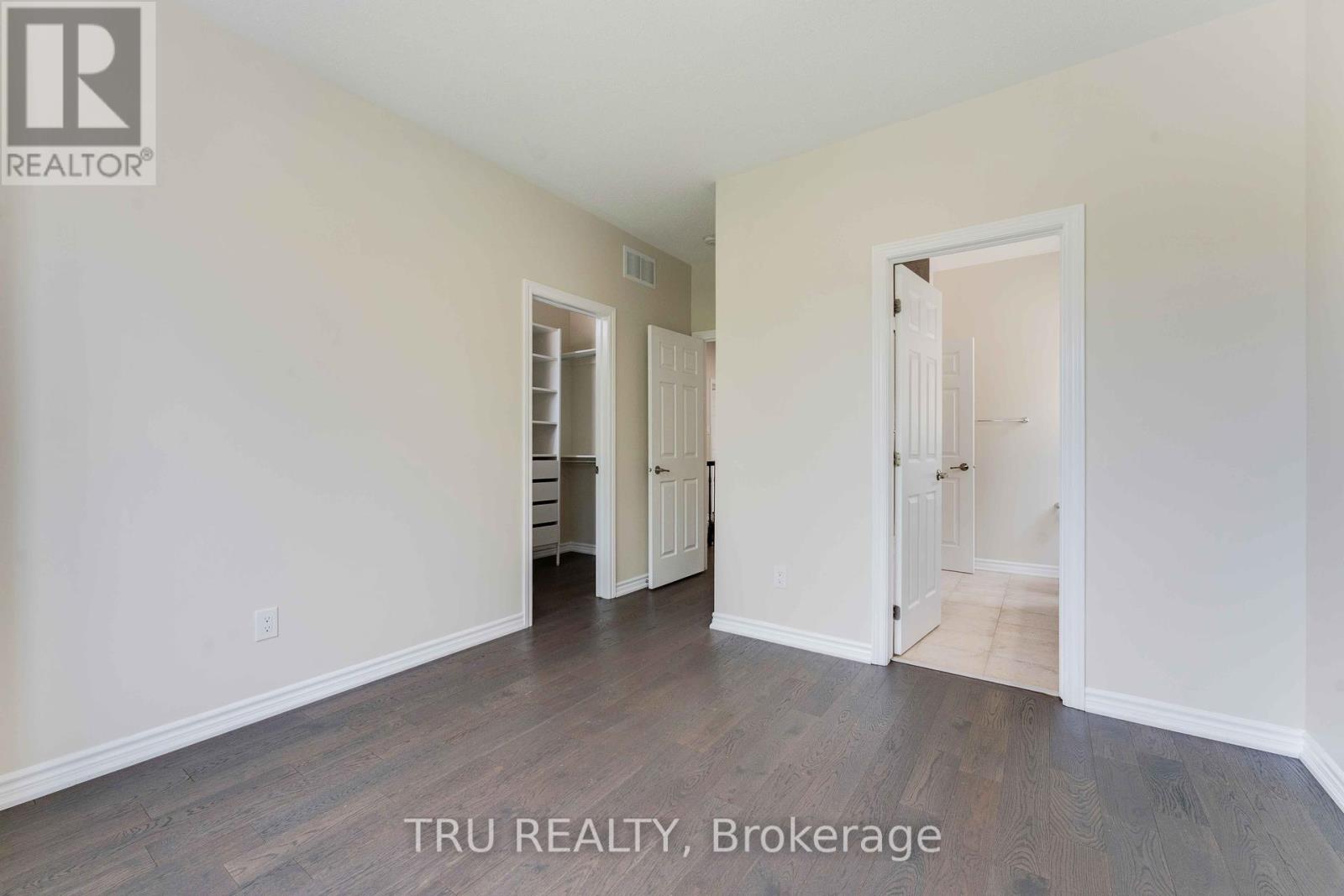 Photo 29 of 352 Meadowbreeze Drive, Ottawa ON
