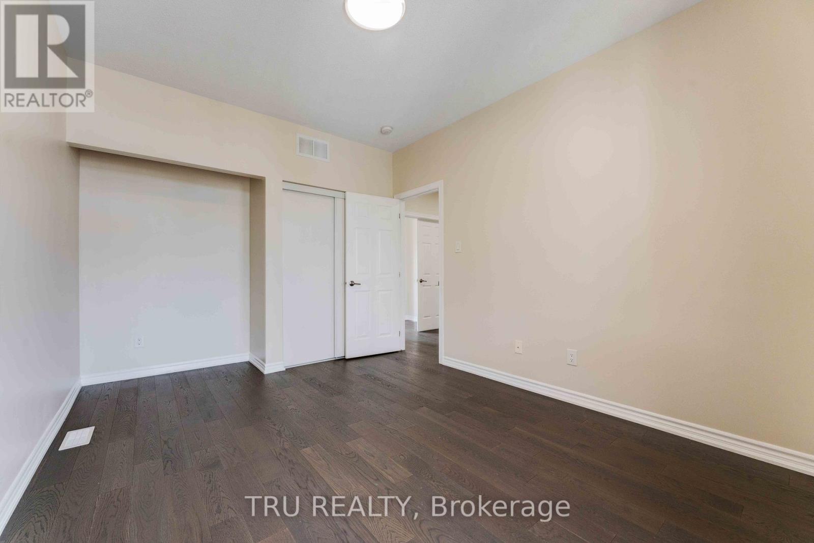 Photo 30 of 352 Meadowbreeze Drive, Ottawa ON