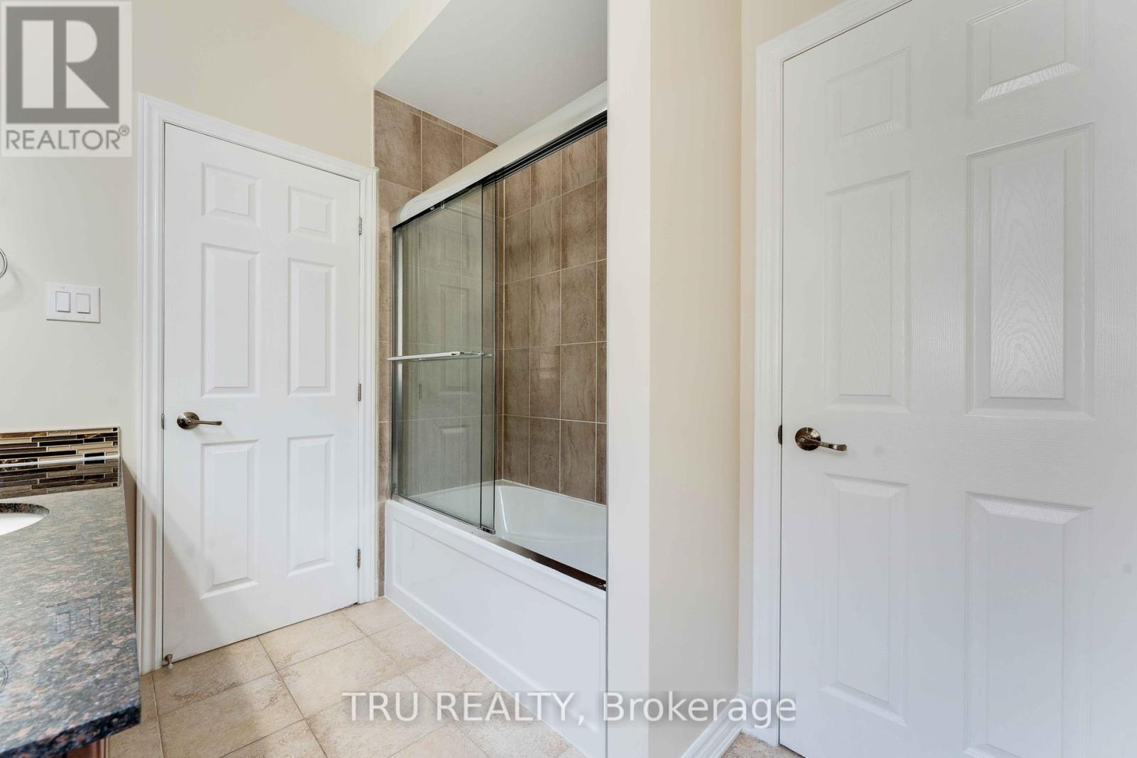 Photo 33 of 352 Meadowbreeze Drive, Ottawa ON