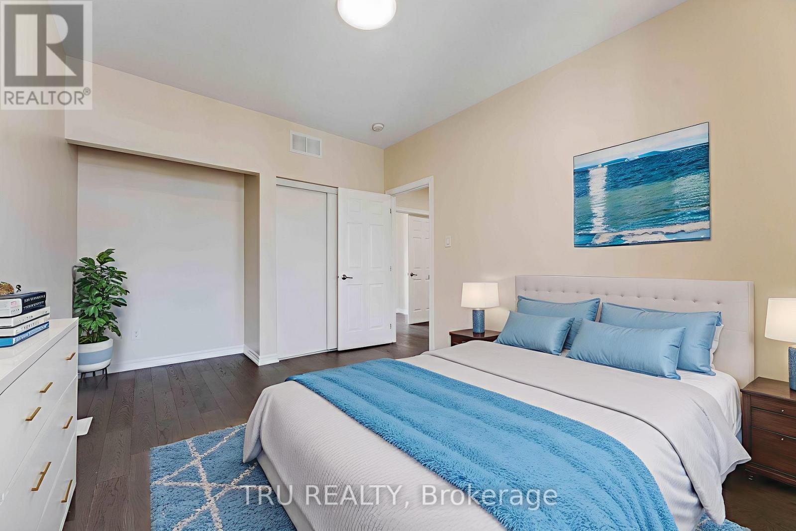 Photo 34 of 352 Meadowbreeze Drive, Ottawa ON