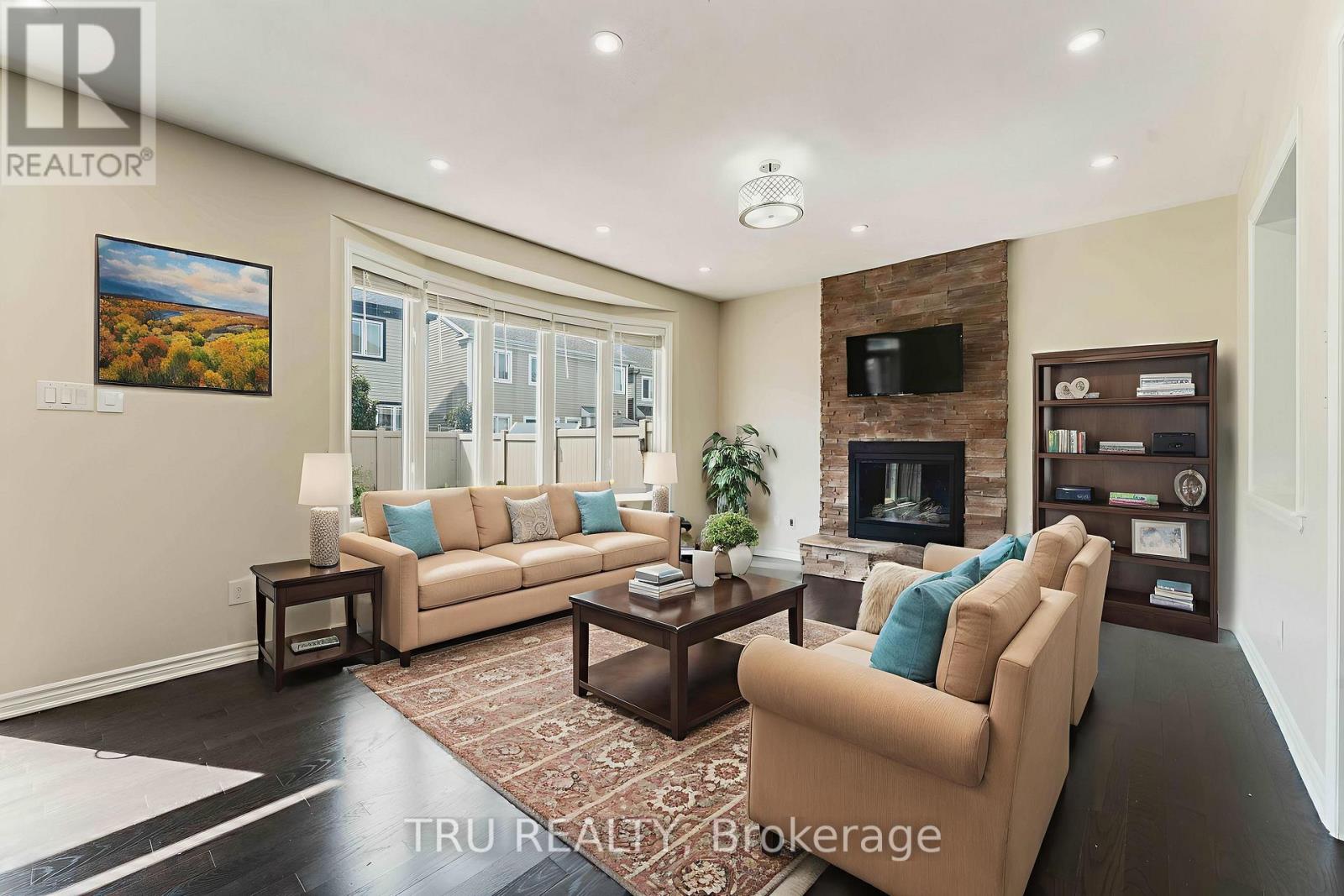 Photo 7 of 352 Meadowbreeze Drive, Ottawa ON