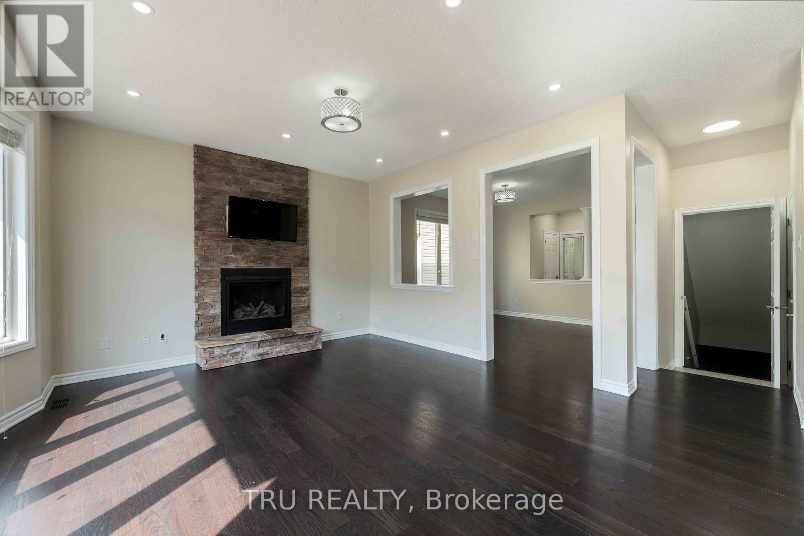 Photo 9 of 352 Meadowbreeze Drive, Ottawa ON