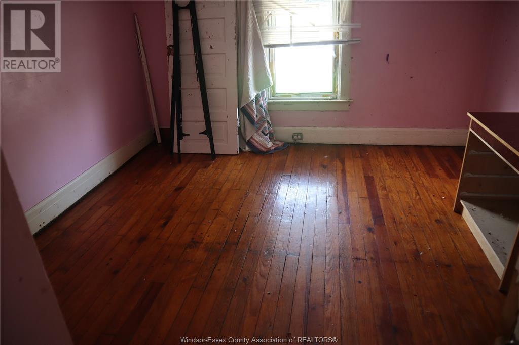 Photo 11 of 1050 Drouillard St, Windsor ON