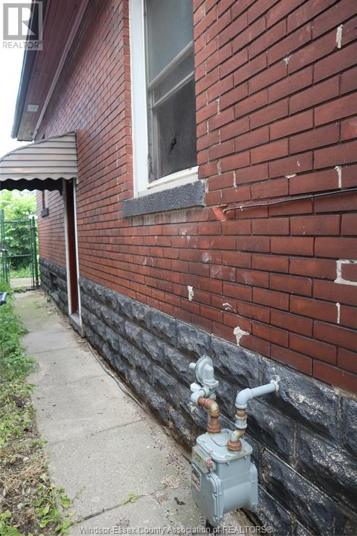 Photo 11 of 1050 Drouillard St, Windsor ON
