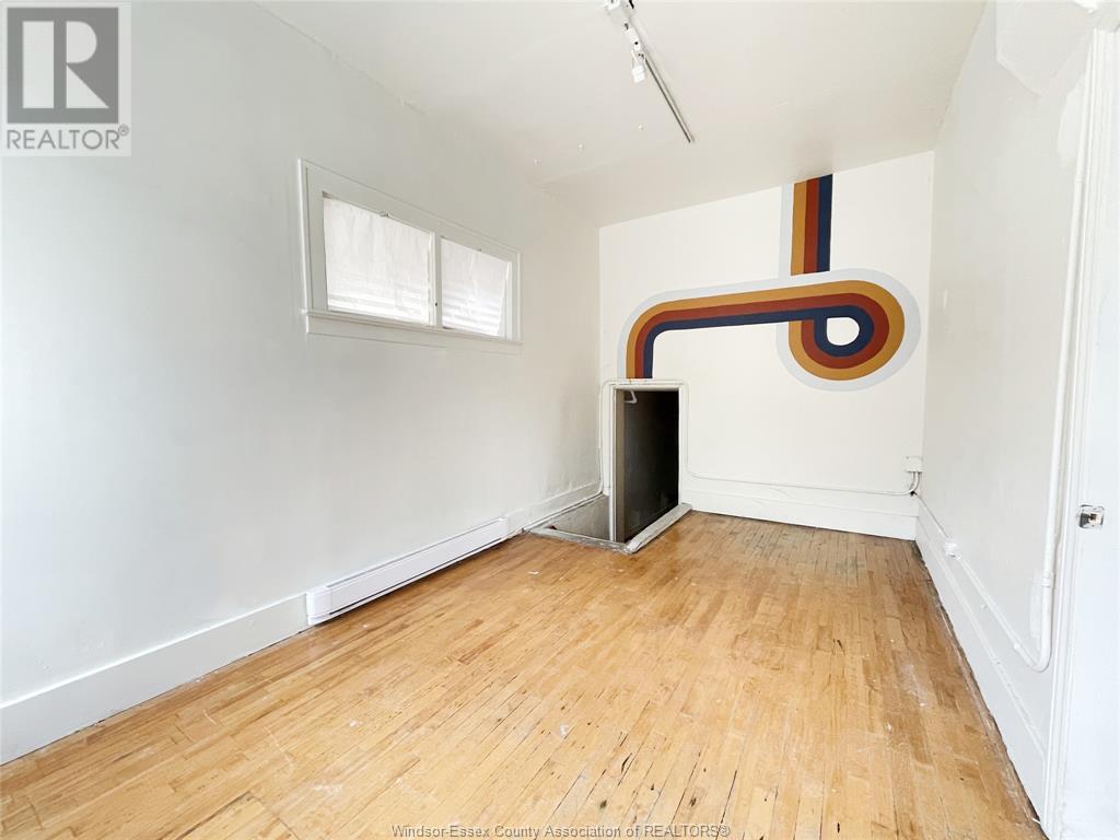 Photo 4 of 1050 Drouillard St, Windsor ON