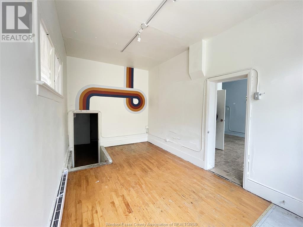 Photo 8 of 1050 Drouillard St, Windsor ON