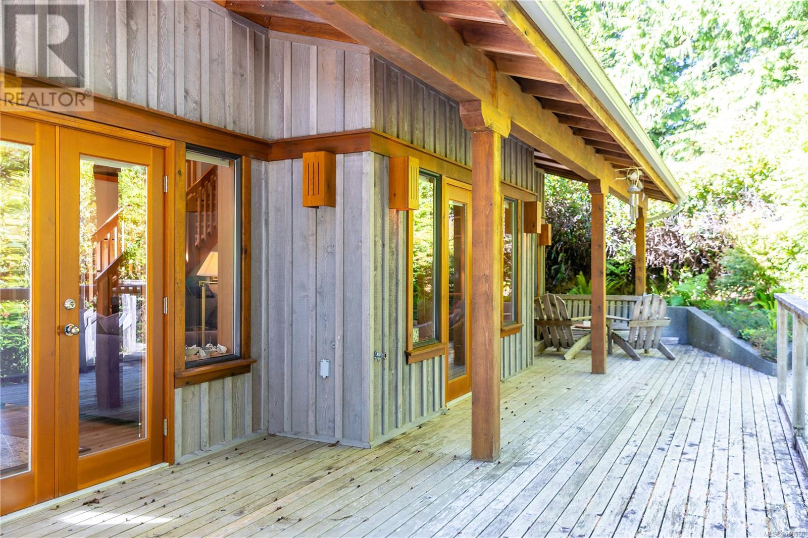 1180 Lynn Rd, Tofino