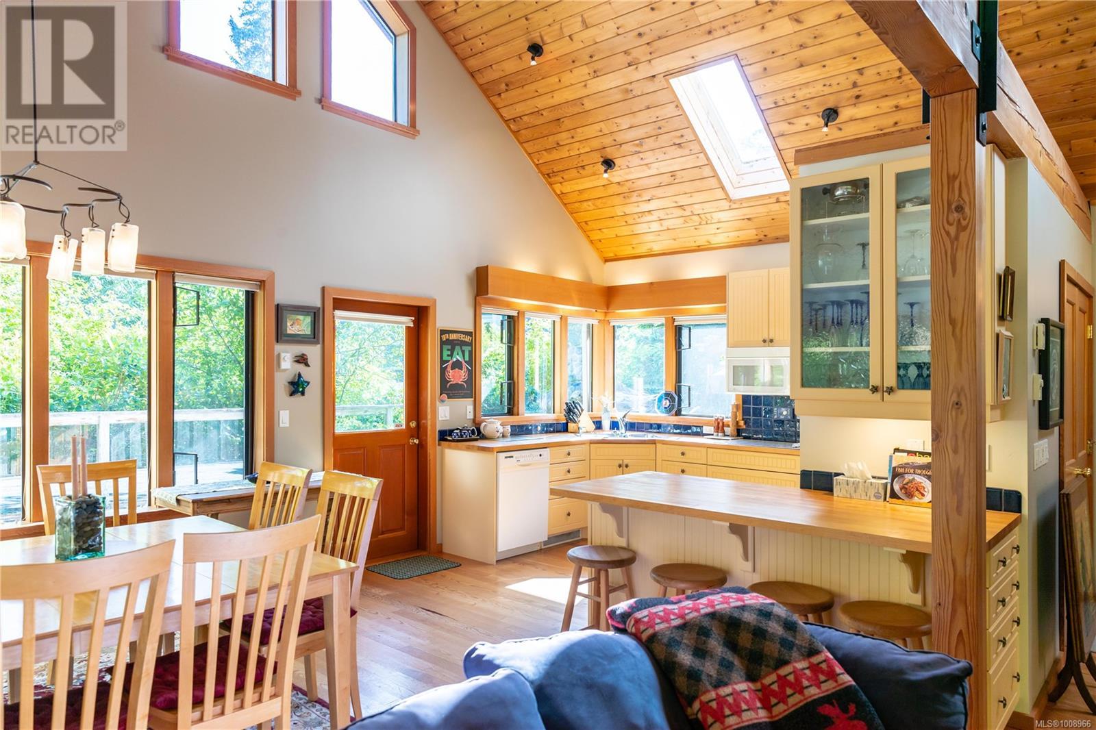 1180 Lynn Rd, Tofino