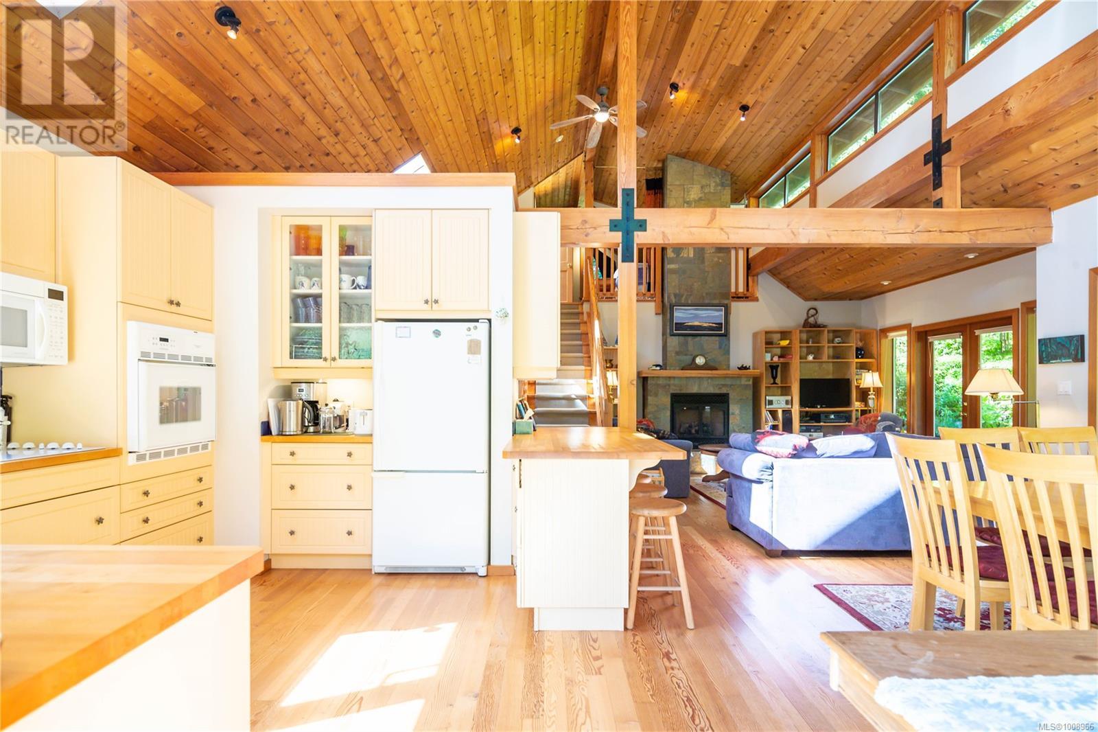 1180 Lynn Rd, Tofino