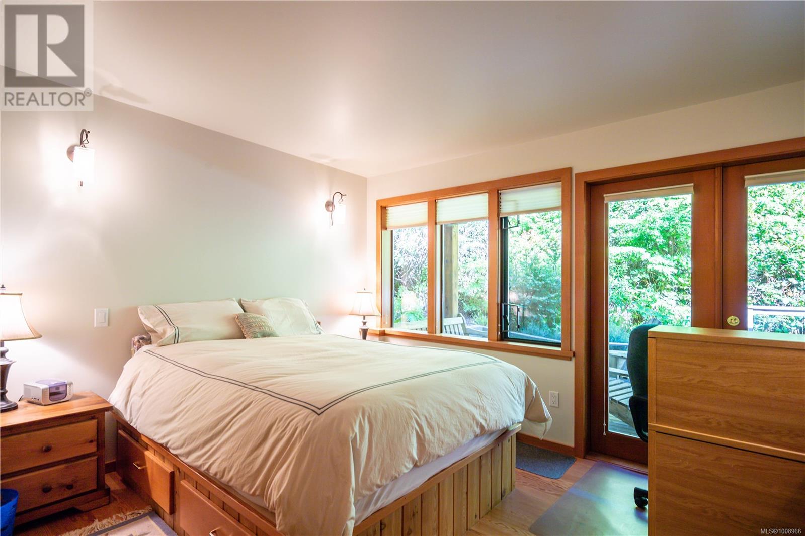 1180 Lynn Rd, Tofino