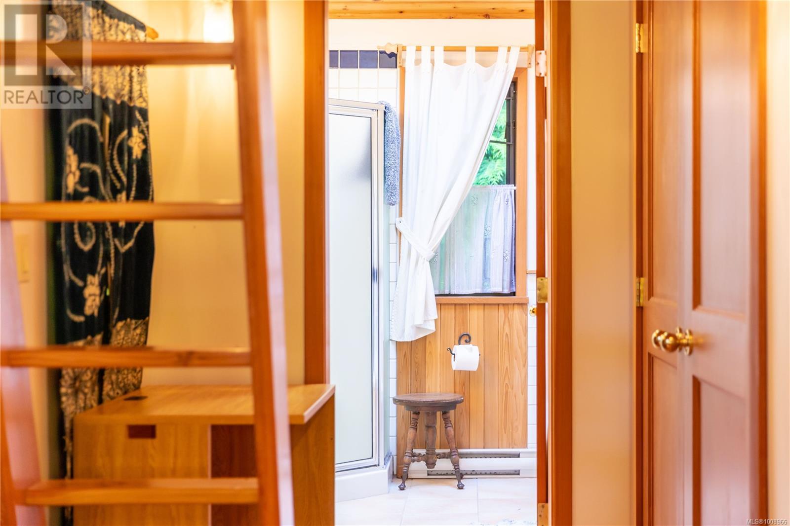 1180 Lynn Rd, Tofino
