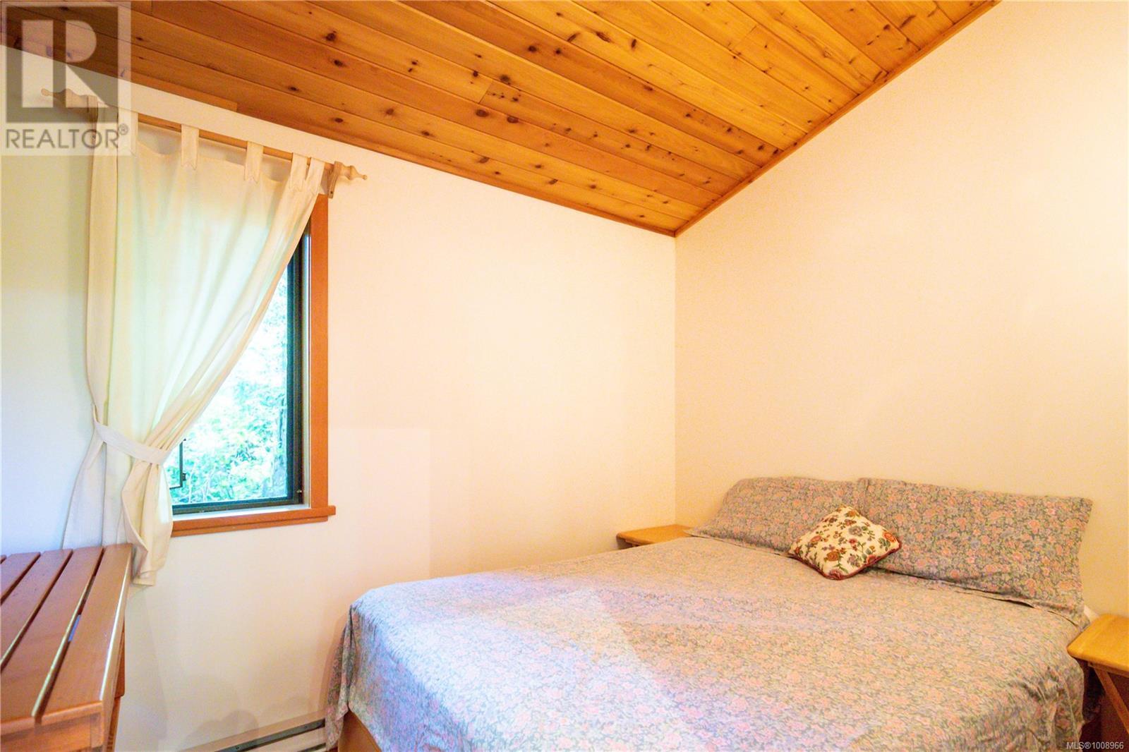 1180 Lynn Rd, Tofino