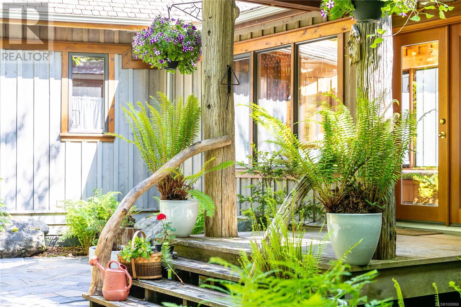 1180 Lynn Rd, Tofino