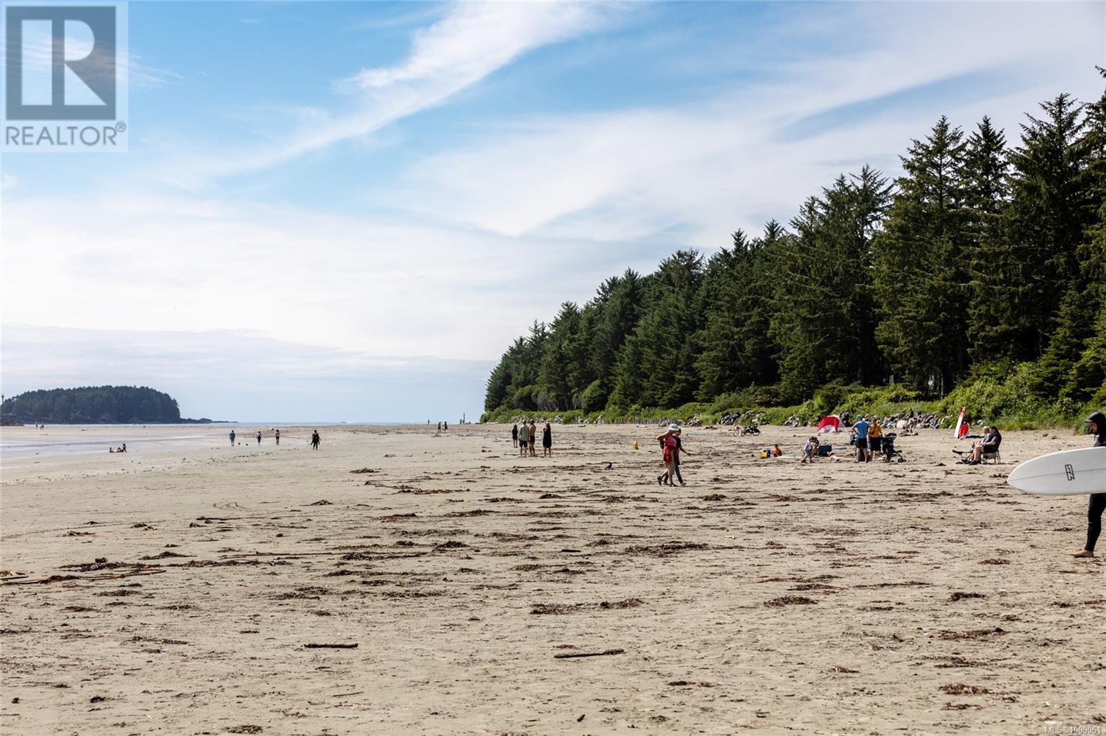 1208 Lynn Rd, Tofino
