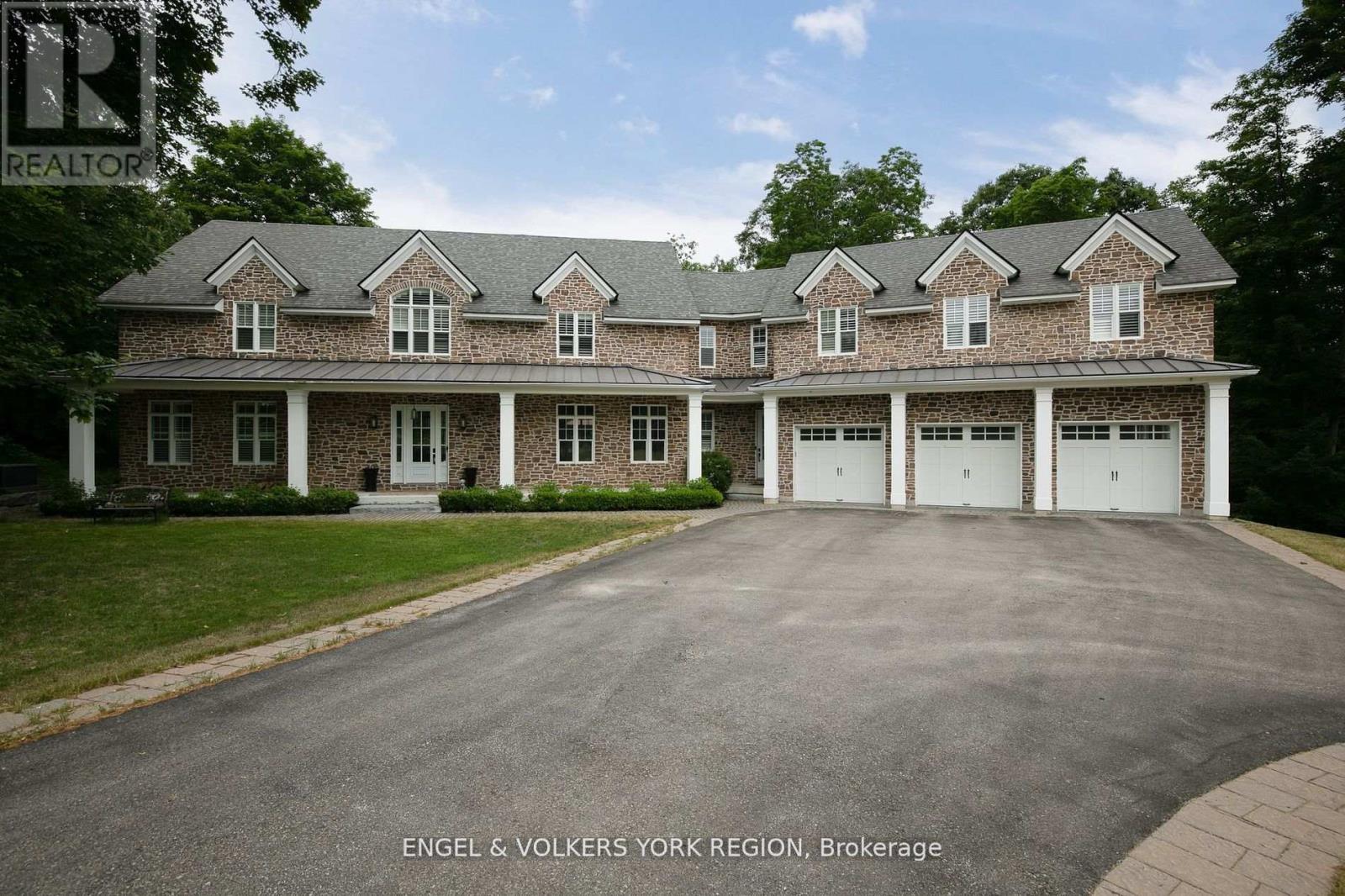Photo 2 of 16 Heron Boulevard, Springwater ON