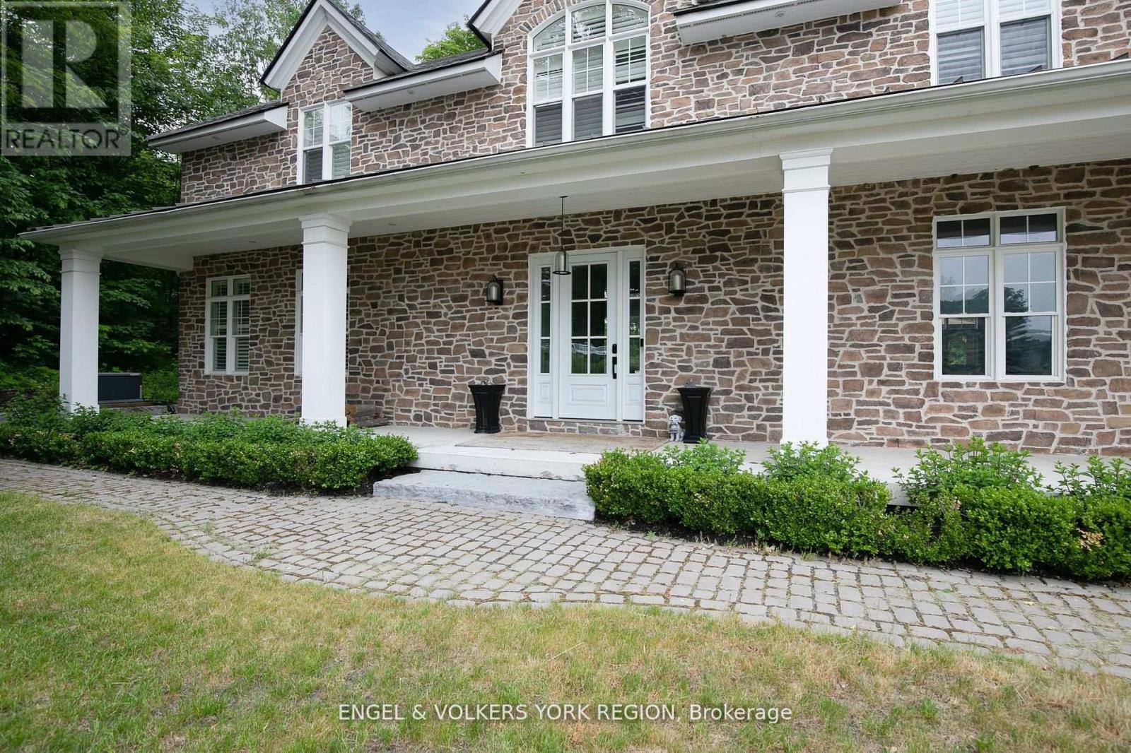 Photo 3 of 16 Heron Boulevard, Springwater ON