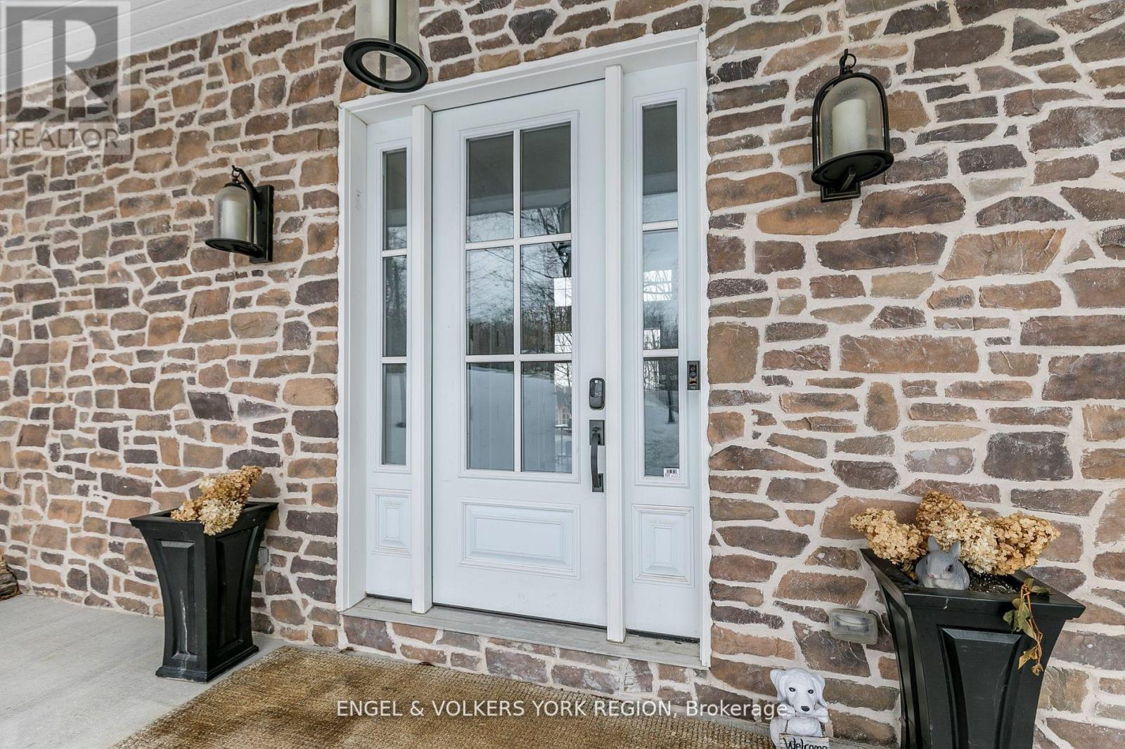 Photo 4 of 16 Heron Boulevard, Springwater ON