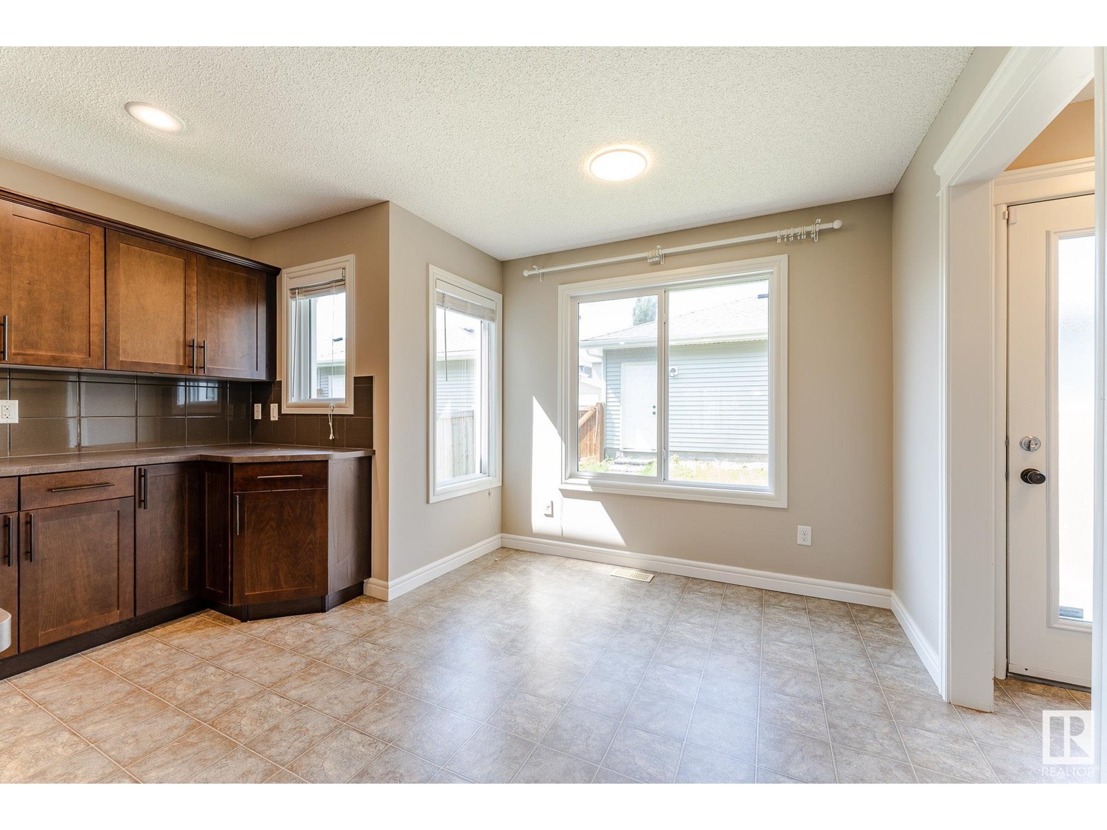 Photo 6 of 2448 Glenridding Bv Sw, Edmonton AB