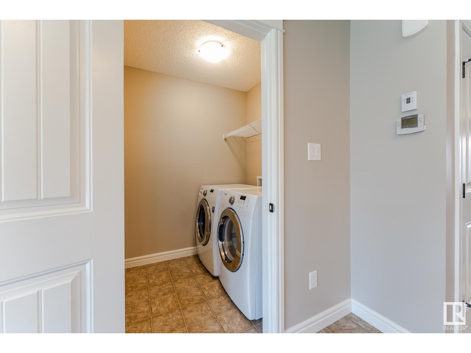 Photo 12 of 2448 Glenridding Bv Sw, Edmonton AB