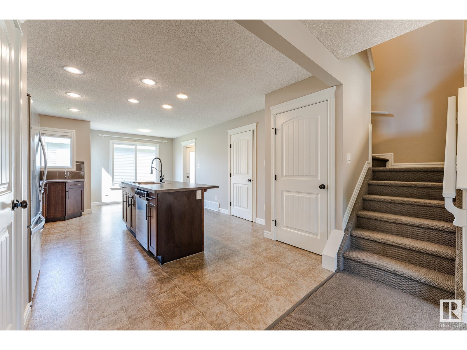 Photo 9 of 2448 Glenridding Bv Sw, Edmonton AB