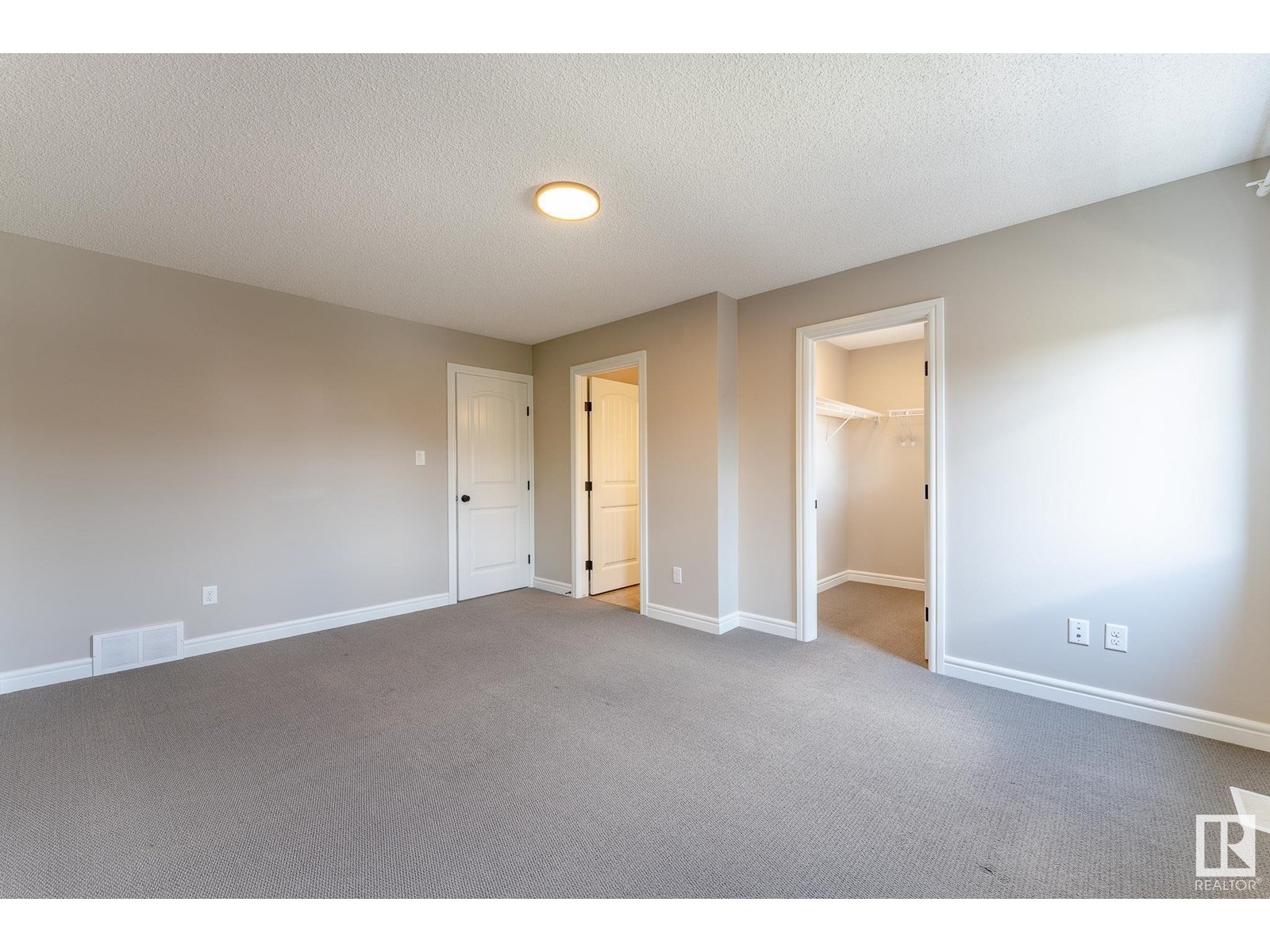 Photo 2 of 2448 Glenridding Bv Sw, Edmonton AB