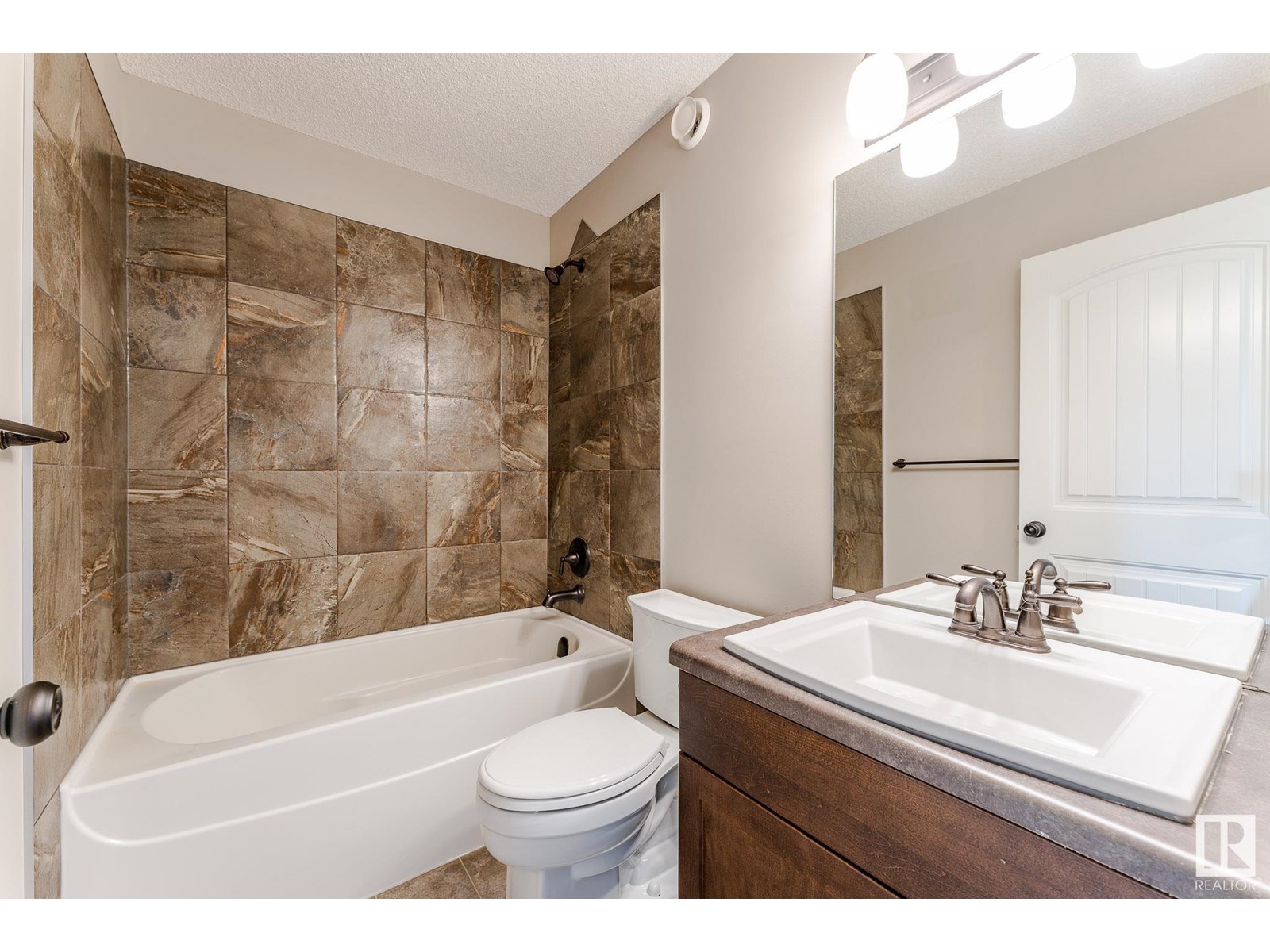 Photo 1 of 2448 Glenridding Bv Sw, Edmonton AB