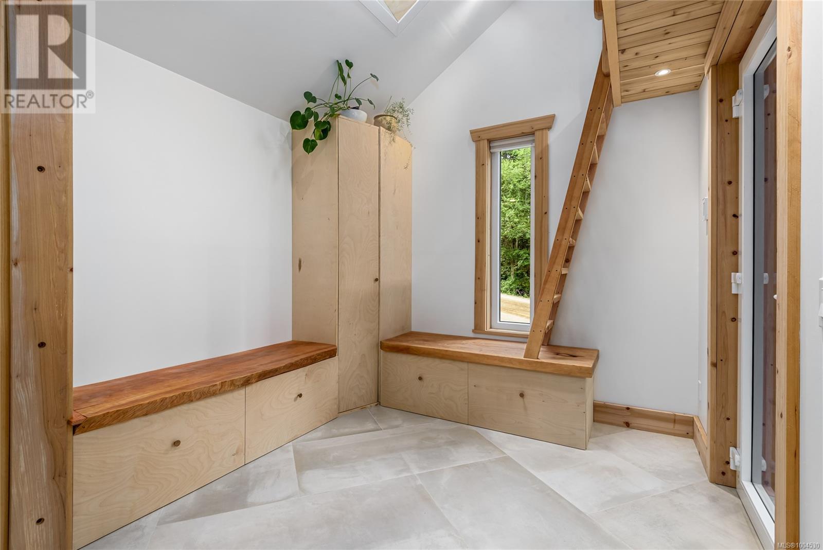 8051 Forbidden Plateau Rd, Courtenay