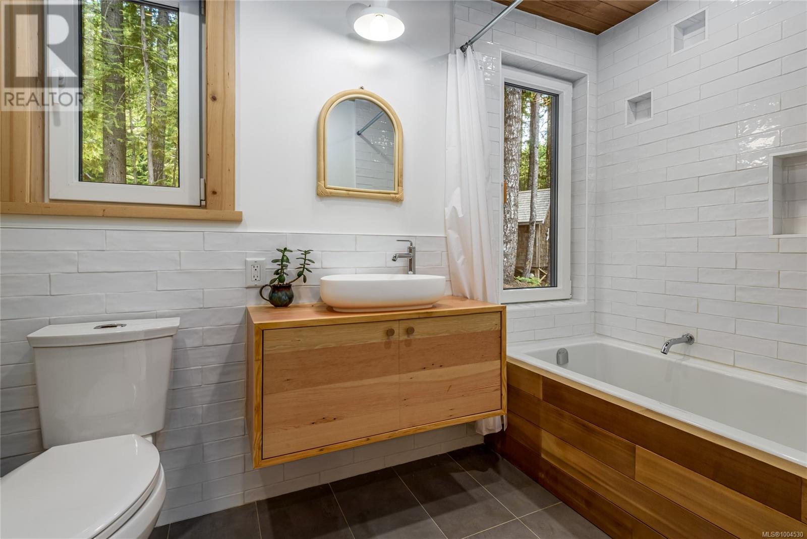 8051 Forbidden Plateau Rd, Courtenay
