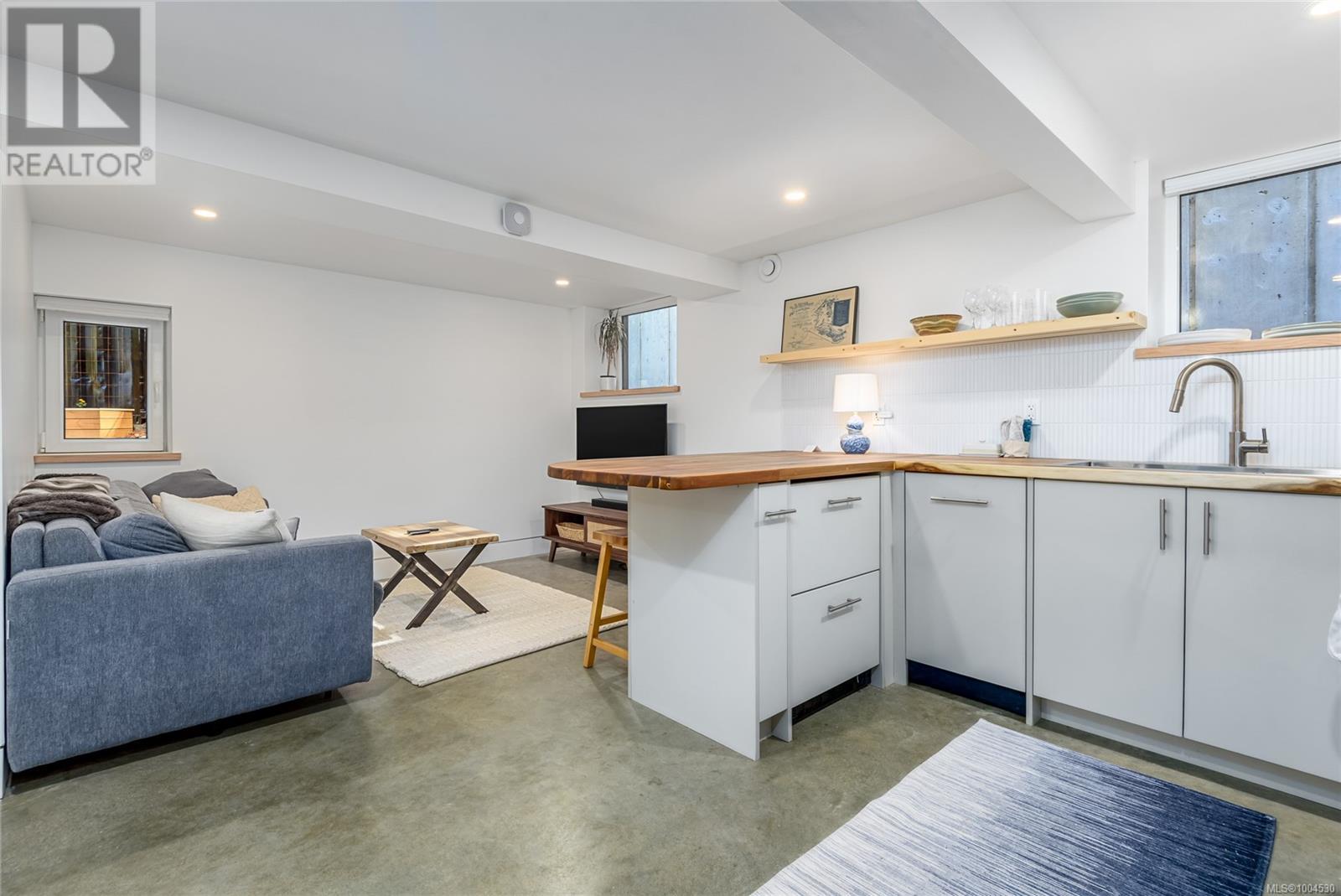8051 Forbidden Plateau Rd, Courtenay