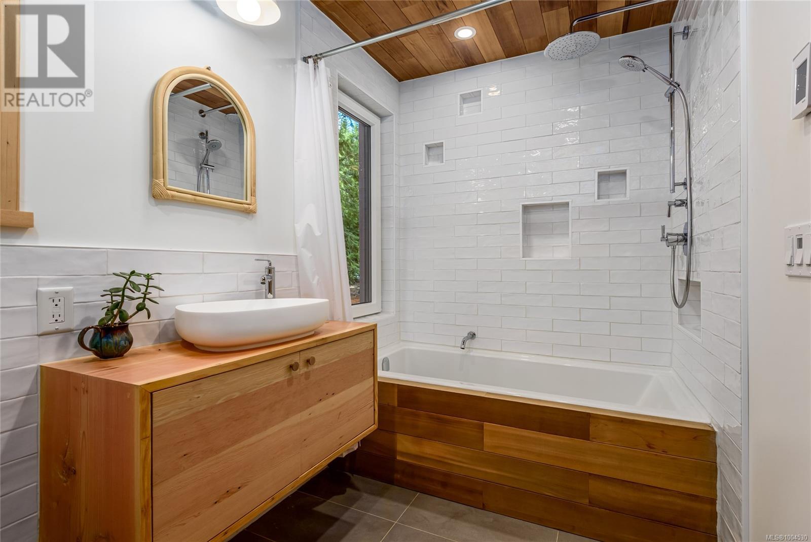 8051 Forbidden Plateau Rd, Courtenay